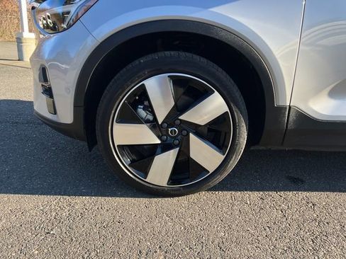 Used 2023 Volvo XC40 Recharge Ultimate image 29