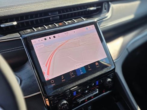 Used 2024 Jeep Grand Cherokee L Limited w/ Luxury Tech Group II image 32