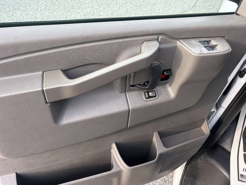 Used 2016 Chevrolet Express 2500 image 13
