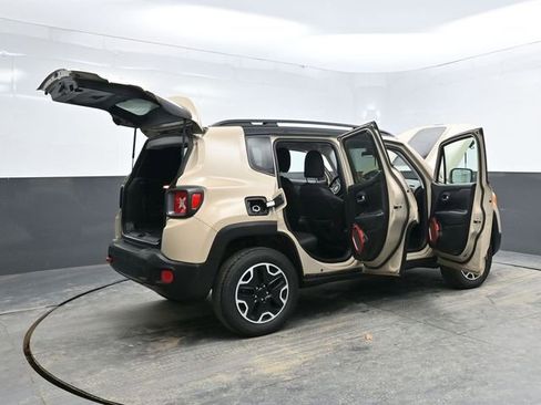 Used 2016 Jeep Renegade Trailhawk image 38