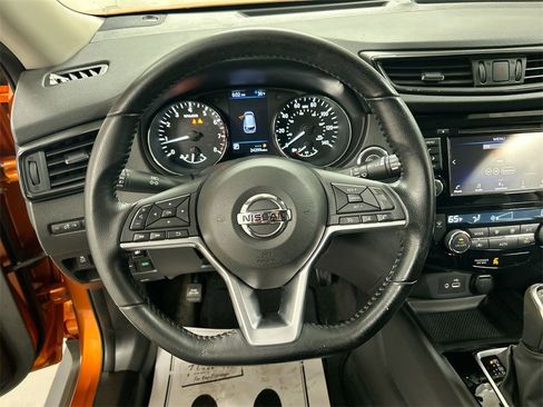 Used 2020 Nissan Rogue SV image 4