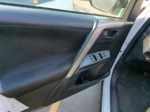 Used 2018 Toyota RAV4 LE w/ All Weather Liner Package AWD/4WD image 8