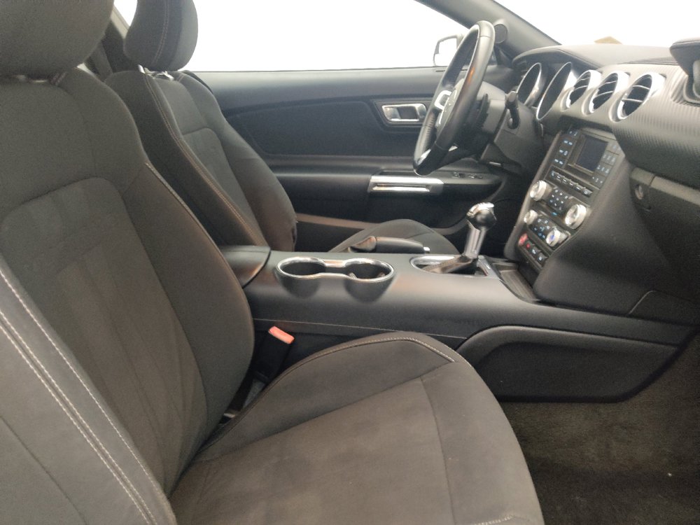 Used 2018 Ford Mustang Coupe RWD image 21