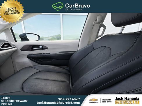 Used 2019 Chrysler Pacifica Touring-L FWD image 10