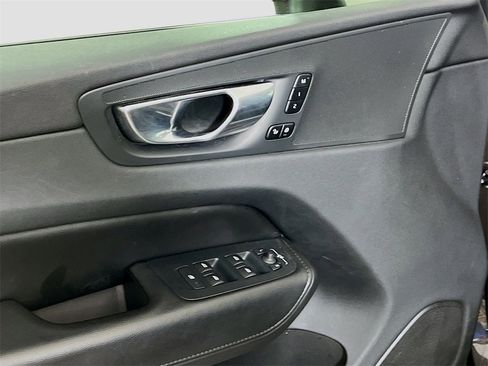 Used 2023 Volvo XC60 B5 Core image 21