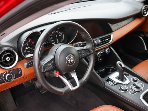 Used 2020 Alfa Romeo Giulia w/ Quick Order Package 22K Sport RWD image 7