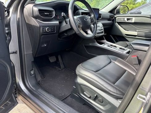 Used 2024 Ford Explorer XLT w/ Equipment Group 202A RWD image 6