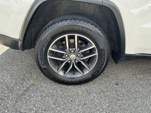 Used 2017 Jeep Grand Cherokee Limited AWD/4WD image 16