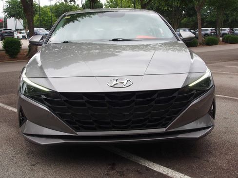 Used 2023 Hyundai Elantra SEL w/ Cargo Package FWD image 2