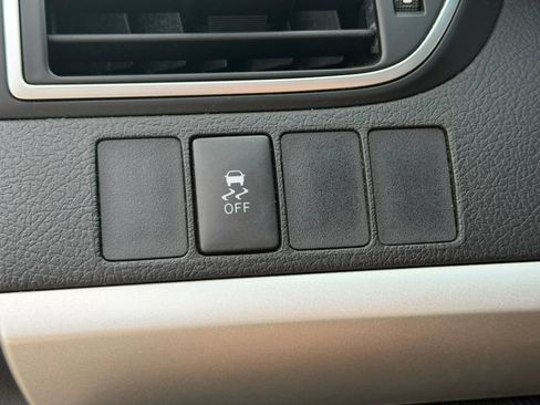 Used 2015 Toyota Camry XSE FWD image 14