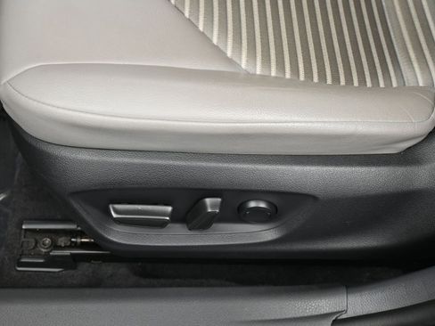 Used 2022 Toyota Camry SE image 15