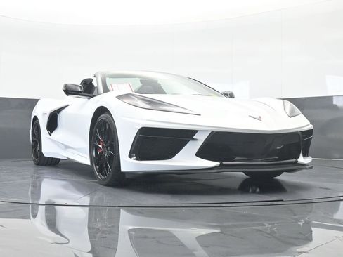 Used 2024 Chevrolet Corvette Stingray Convertible w/ Z51 Performance Package image 59