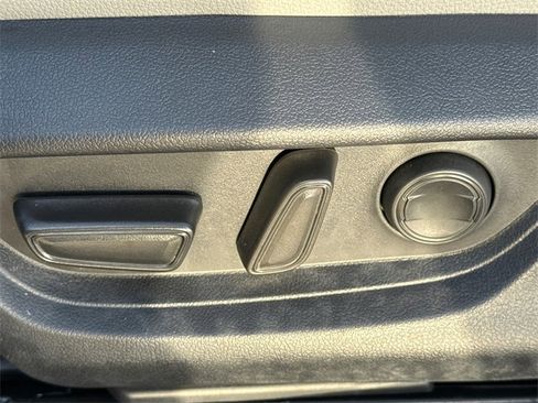 Used 2025 Toyota Camry SE image 21