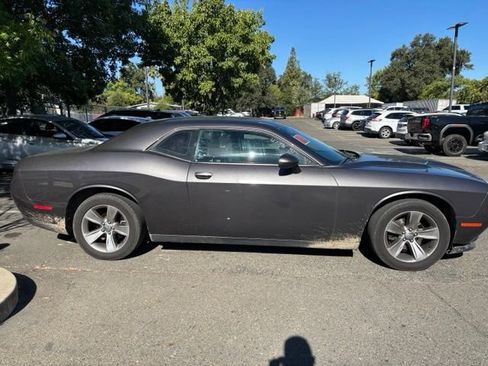 Used 2017 Dodge Challenger SXT RWD image 3