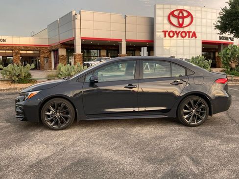 Used 2025 Toyota Corolla SE FWD image 7