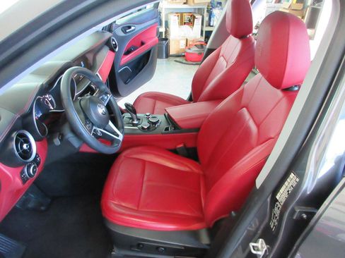 Used 2019 Alfa Romeo Stelvio Ti AWD/4WD image 10