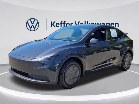 Used 2026 Tesla Model Y AWD image 3