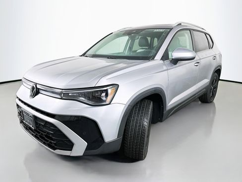 New 2026 Volkswagen Taos SEL image 3