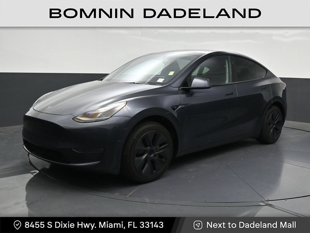 Used 2024 Tesla Model Y Long Range AWD/4WD image 1