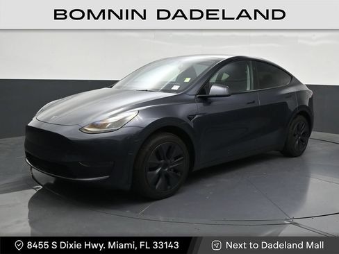 Used 2024 Tesla Model Y Long Range AWD/4WD image 1
