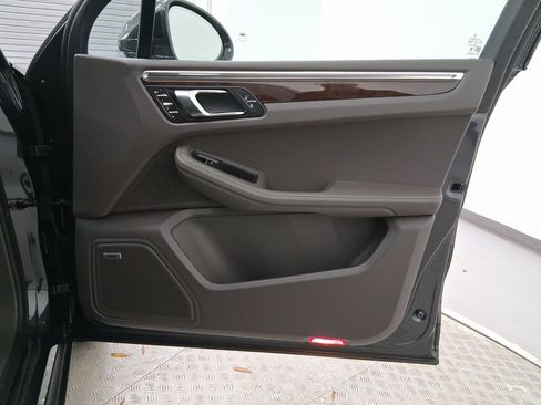 Used 2026 Porsche Macan image 33