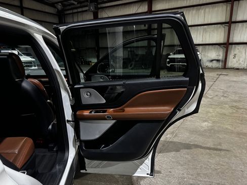 Used 2020 Lincoln Aviator Reserve w/ Equipment Group 201A image 20
