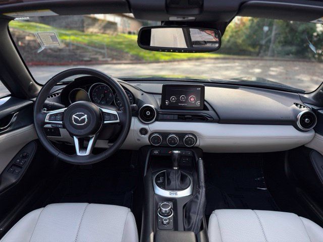 Used 2021 MAZDA MX-5 Miata RF Grand Touring RWD image 19