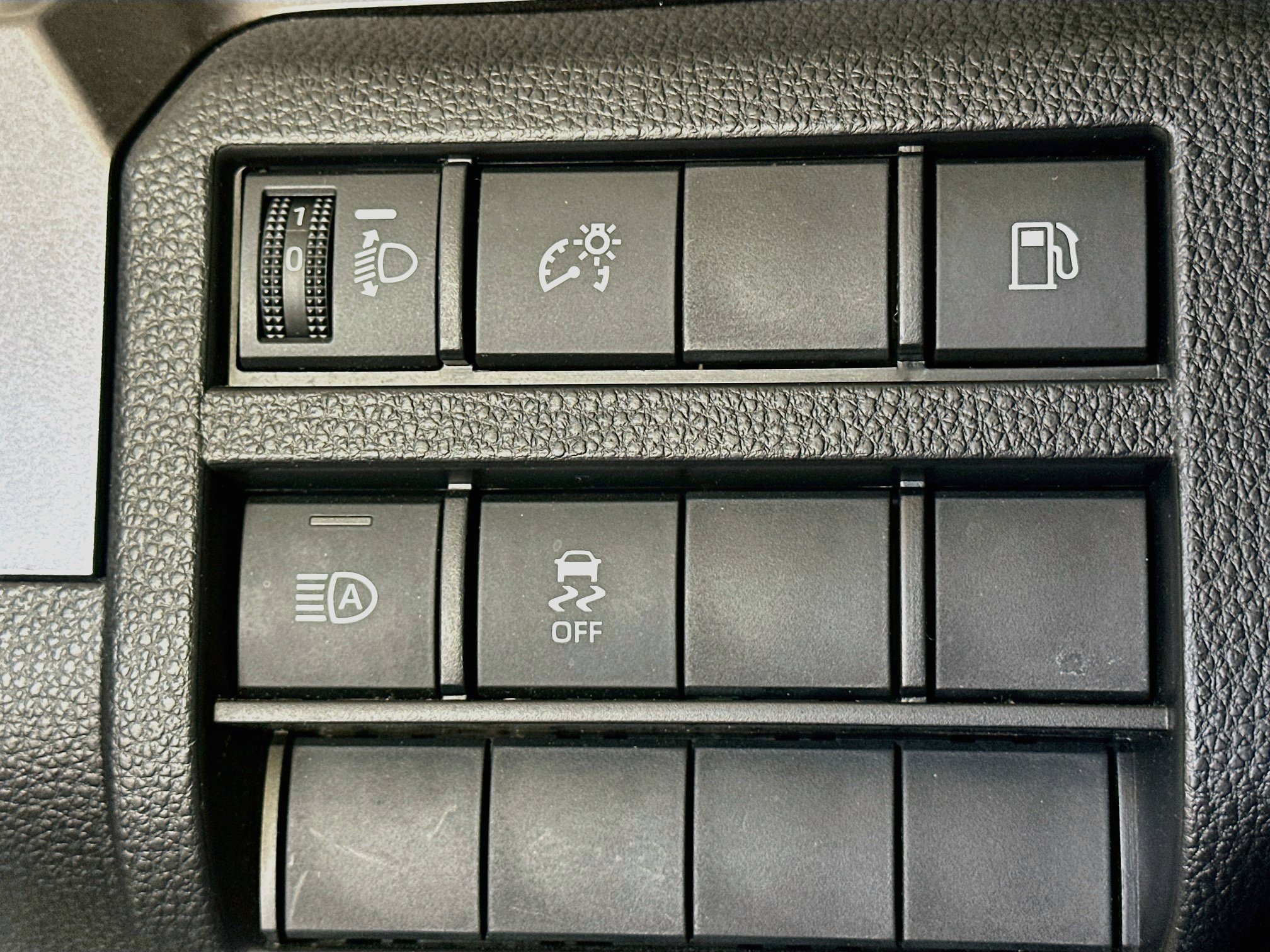 Used 2025 Toyota 4Runner SR5 AWD/4WD image 17