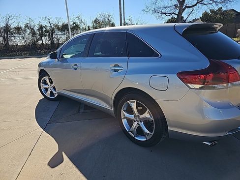 Used 2015 Toyota Venza XLE image 4