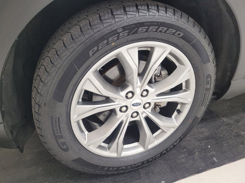 Used 2021 Ford Explorer Limited w/ Equipment Group 301A AWD/4WD image 31