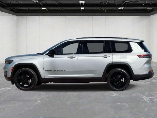 Used 2023 Jeep Grand Cherokee L Laredo AWD/4WD image 2
