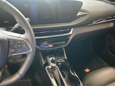 Used 2025 Buick Envista Avenir image 4