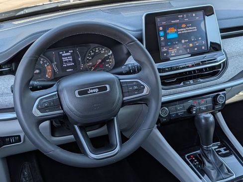 Used 2022 Jeep Compass Latitude w/ Sun and Sound Group FWD image 12