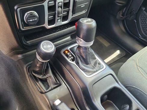 Used 2024 Jeep Wrangler Unlimited Sport AWD/4WD image 33