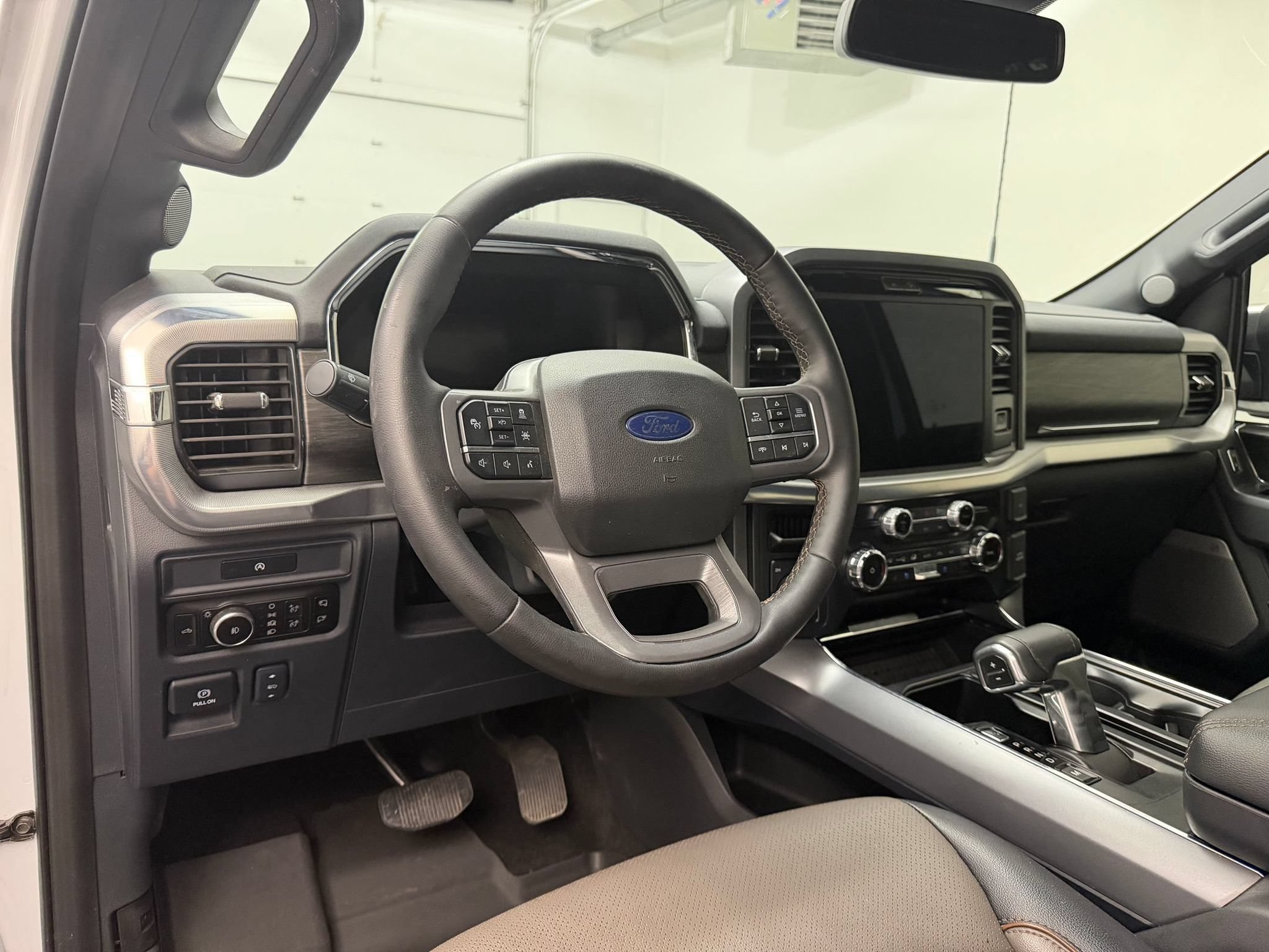 Used 2025 Ford F150 Lariat w/ Equipment Group 501A Mid AWD/4WD image 4