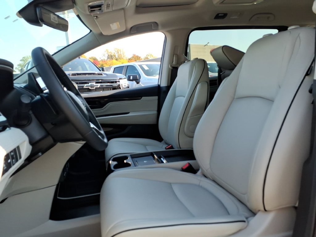 Used 2025 Honda Odyssey Touring image 9