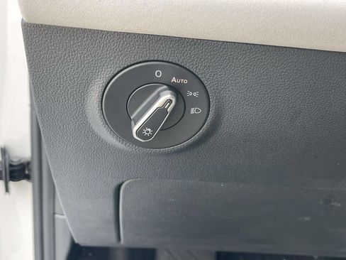 New 2026 Volkswagen Taos SE FWD image 20