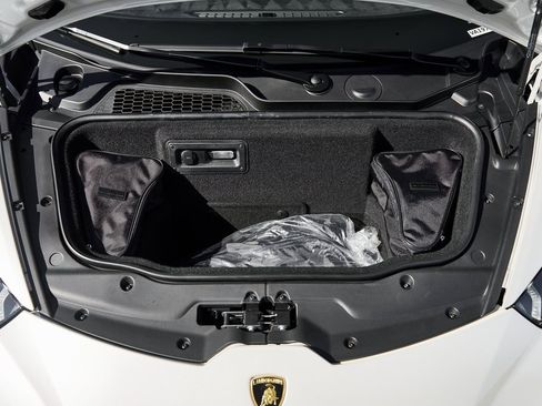 Used 2022 Lamborghini Huracan EVO image 16