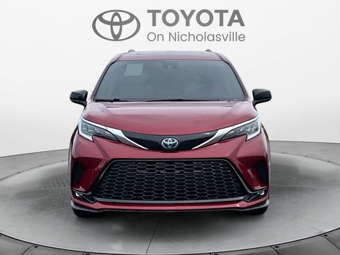 Used 2024 Toyota Sienna XSE w/ XSE Plus Package FWD image 8