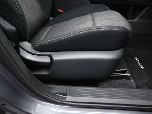 Used 2026 Nissan Rogue SV image 16