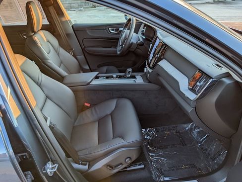 Certified 2025 Volvo XC60 T8 Plus w/ Protection Package Premier image 22