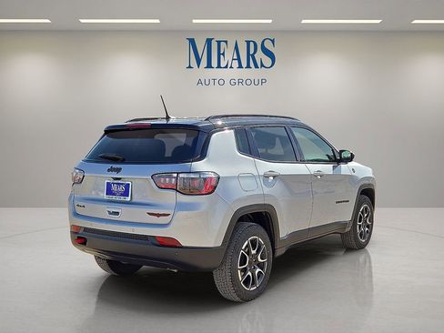 Used 2024 Jeep Compass Trailhawk image 5
