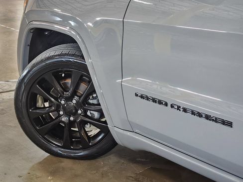 Used 2019 Jeep Grand Cherokee Altitude RWD image 23