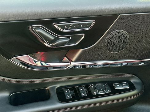 Used 2025 Lincoln Corsair Reserve image 21