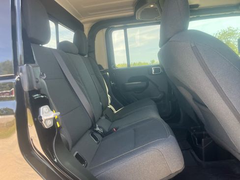 Used 2024 Jeep Gladiator Sport image 31