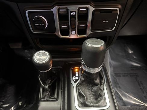 Used 2022 Jeep Wrangler Unlimited Sahara image 19