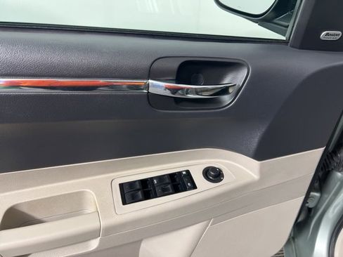 Used 2005 Chrysler 300 Touring w/ Sound Group image 10