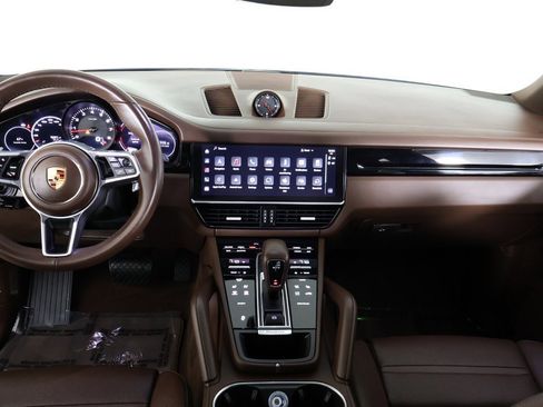 Used 2023 Porsche Cayenne Platinum Edition image 41