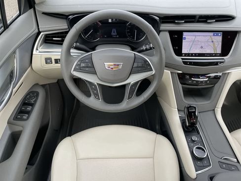 Certified 2025 Cadillac XT5 Premium Luxury w/ LPO, Floor Liner Package image 11