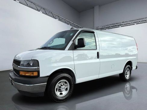 Used 2019 Chevrolet Express 2500 w/ Driver Convenience Package RWD image 10